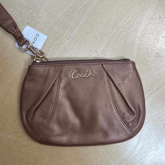 Coach Brown Leather Wristlet
Pink inside
One inside pocket - Picture 1 of 2